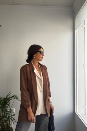 Chaqueta chocolate mangas fruncidas