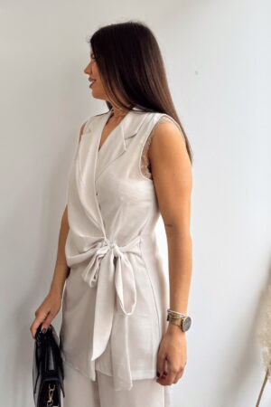 Conjunto fluido chaleco lazo y pantalón