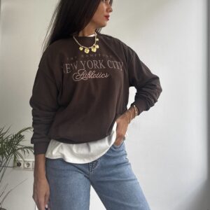 Sudadera marrón letras