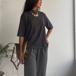 Camiseta cuello halter gris plomo