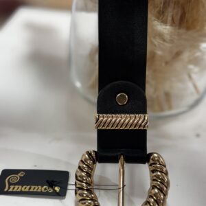 Cinturón negro hebilla