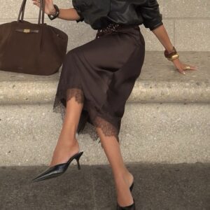 Falda satinada encajes