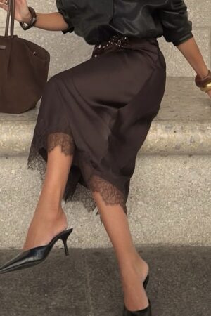 Falda satinada encajes