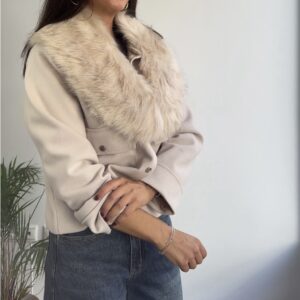 Cuello de pelo color beige