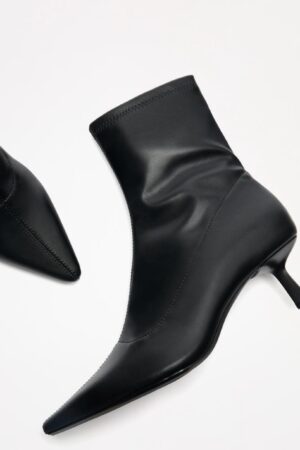 Botín negro tacón fino