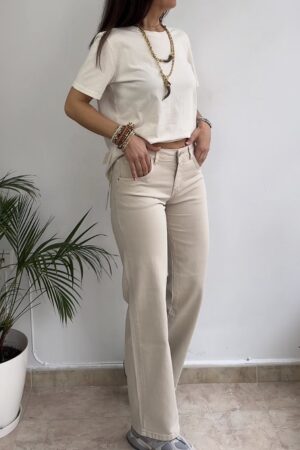 Jeans rectos beige talle medio/ bajo