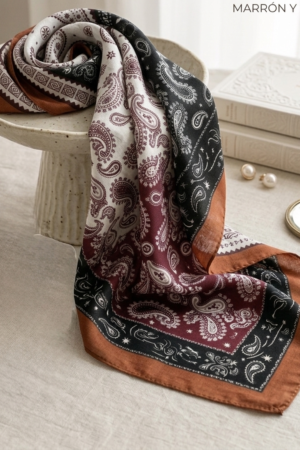 Pañuelo combinado cachemira