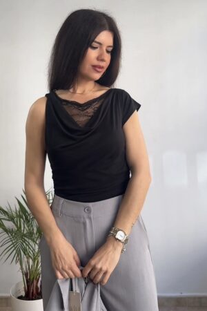 Camiseta hombros encajes