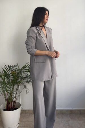 Conjunto chaqueta y pantalón