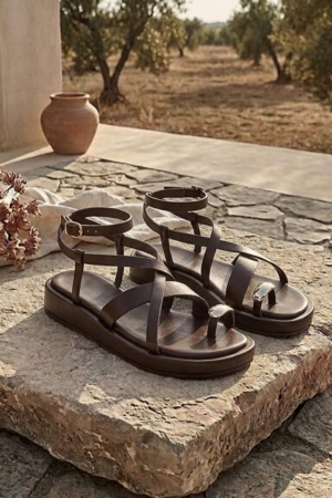 Sandalia chocolate adorno