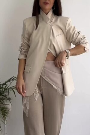 Chaqueta beige boton clásica