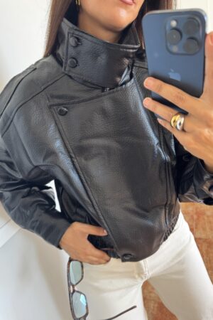 Chaqueta polipiel cuello alto
