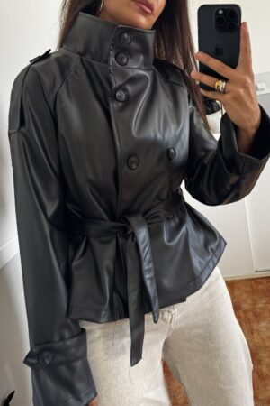 Chaqueta cuello alto  lazada negra