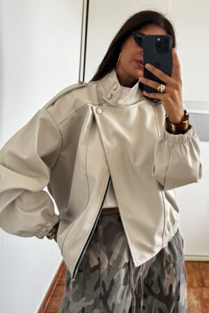Chaqueta cuello alto beige