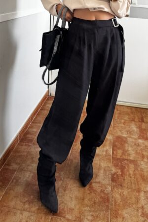 Pantalón ancho adorno cinturón